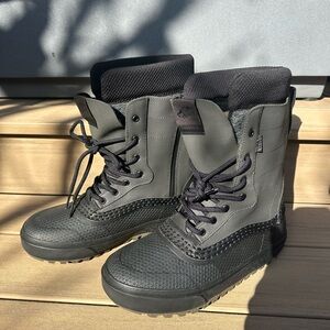 Vans MTE waterproof standard zip men’s size 9